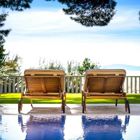 Villa Sleeps 10 Pool Air Con Wifi *