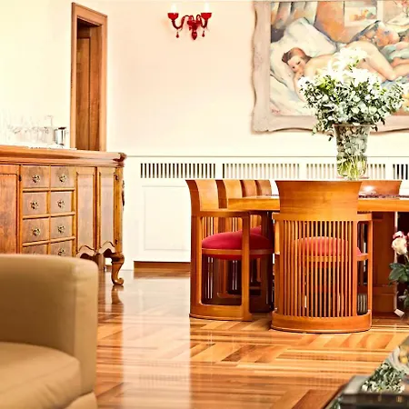 Sleeps 10 Pool Air Con Wifi