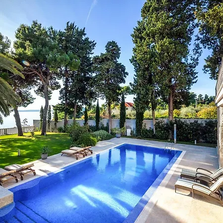 Sleeps 10 Pool Air Con Wifi Villa Split