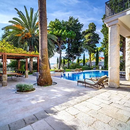 Sleeps 10 Pool Air Con Wifi Villa *