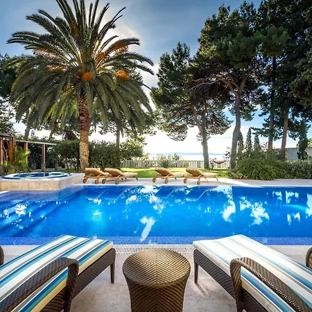 Sleeps 10 Pool Air Con Wifi * Split